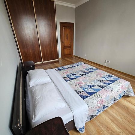 Ernaz Plus Apartments-Expo-Boulevard 130 Astana Bagian luar foto