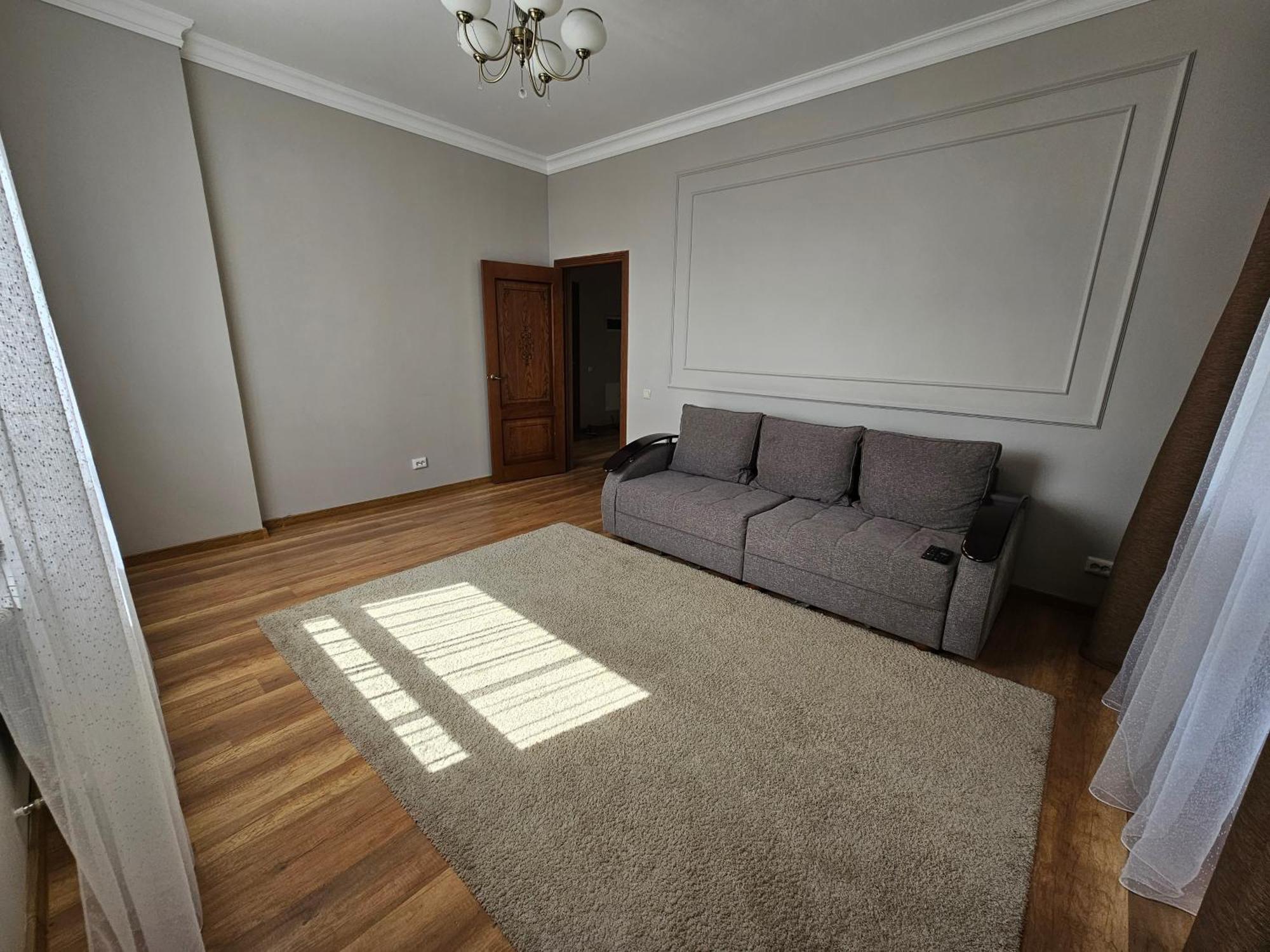 Ernaz Plus Apartments-Expo-Boulevard 130 Astana Bagian luar foto