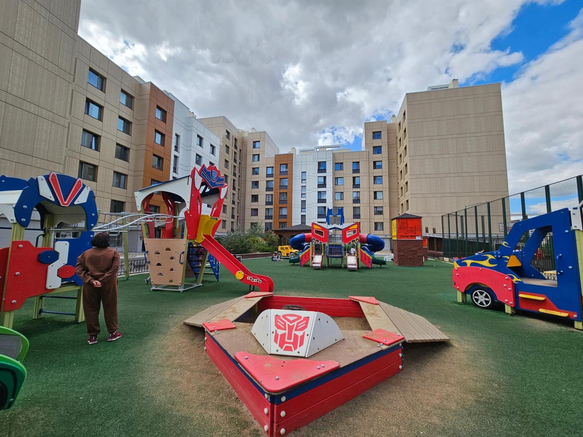 Ernaz Plus Apartments-Expo-Boulevard 130 Astana Bagian luar foto