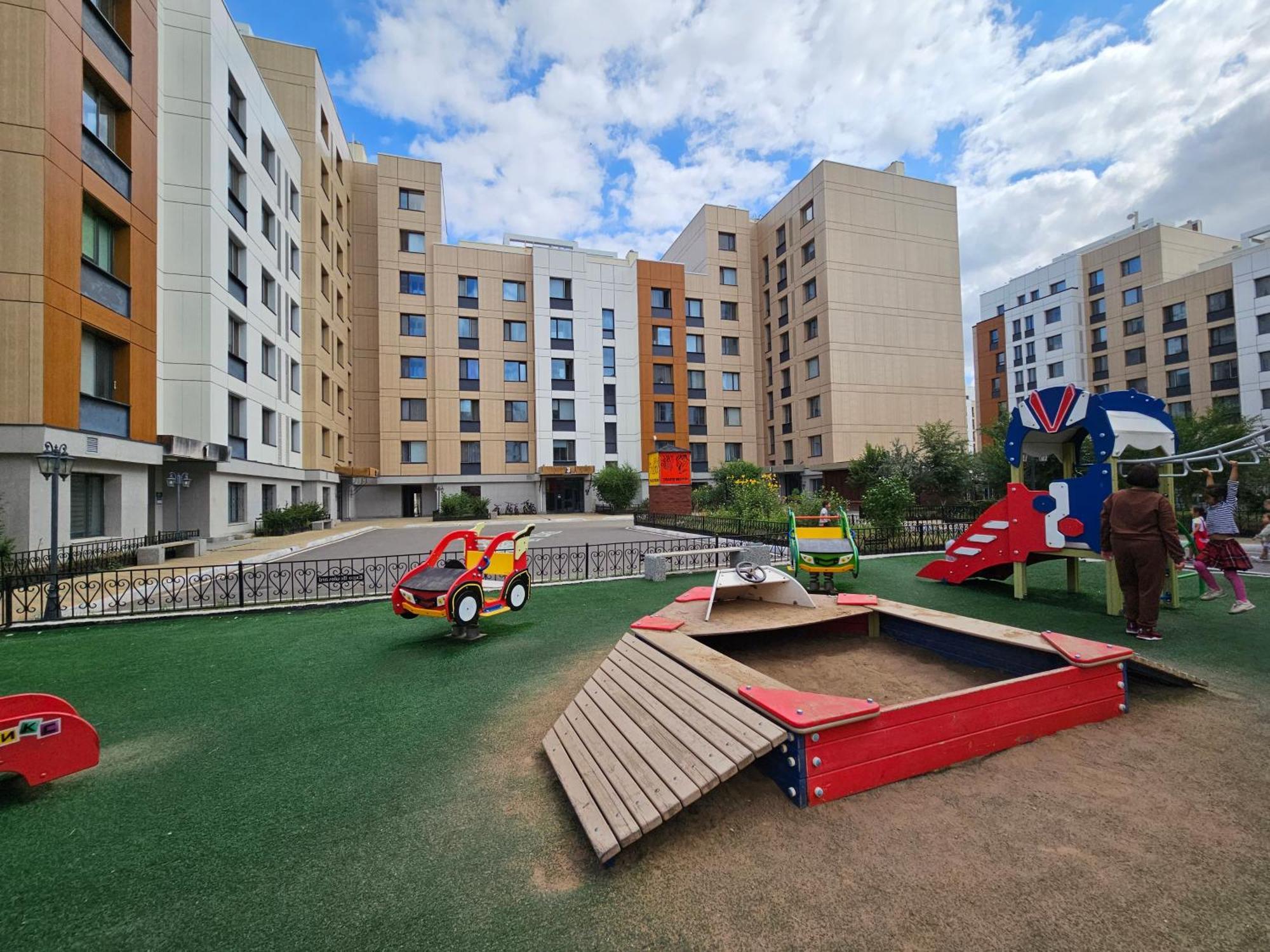 Ernaz Plus Apartments-Expo-Boulevard 130 Astana Bagian luar foto